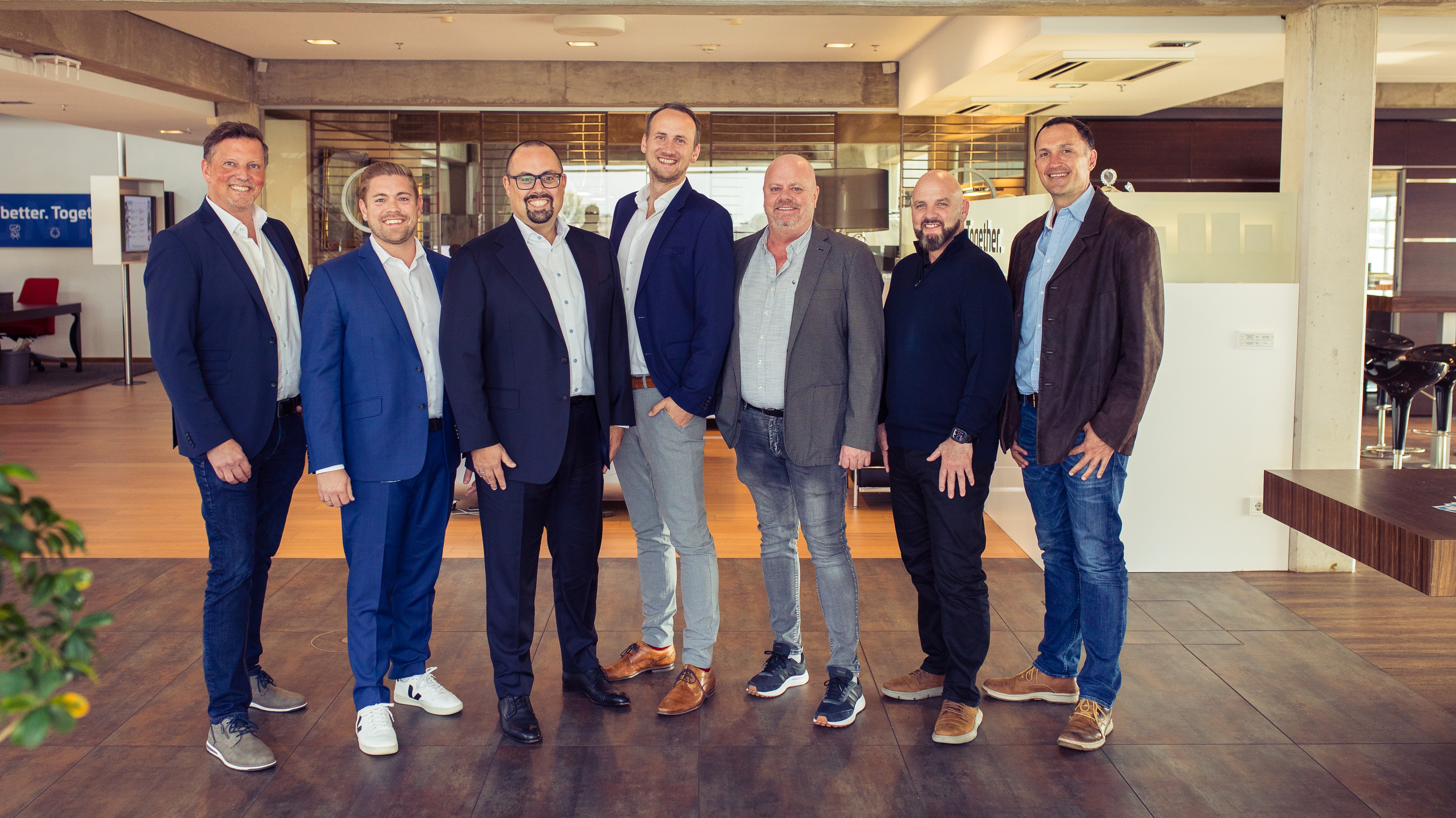 Hellmann: Jan Bierewirtz, Timo Schamber, Martin Habisreitinger; SkyNet: Jobst Leder, Tommy Erasmus, Etienne duToit, Danie Meyer (v.l.n.r.) 