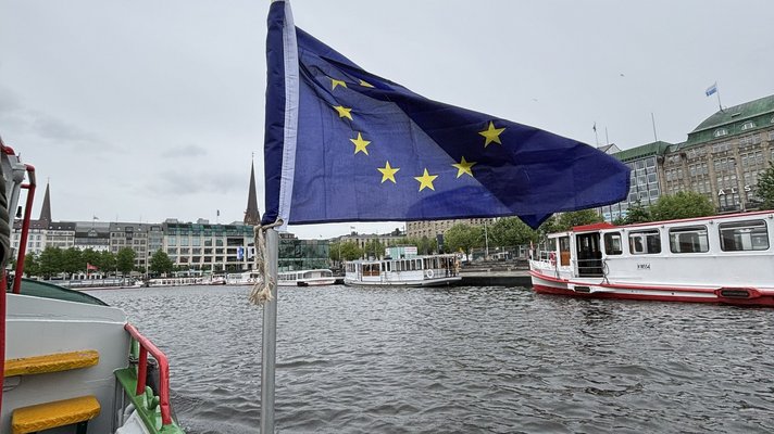 InnoWaTr_Boot_und_Flagge