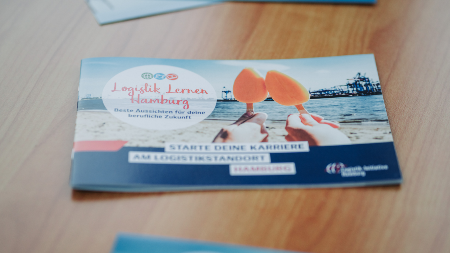 Kachel_Karrierebroschuere_16_9_re